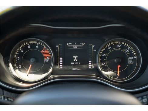 Used 2021 Jeep Cherokee Latitude Lux w/ Mopar Interior Package AWD/4WD image 5