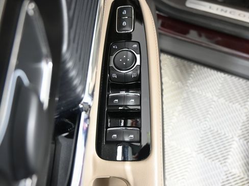 Used 2021 Lincoln Corsair Standard w/ Premium Package image 19