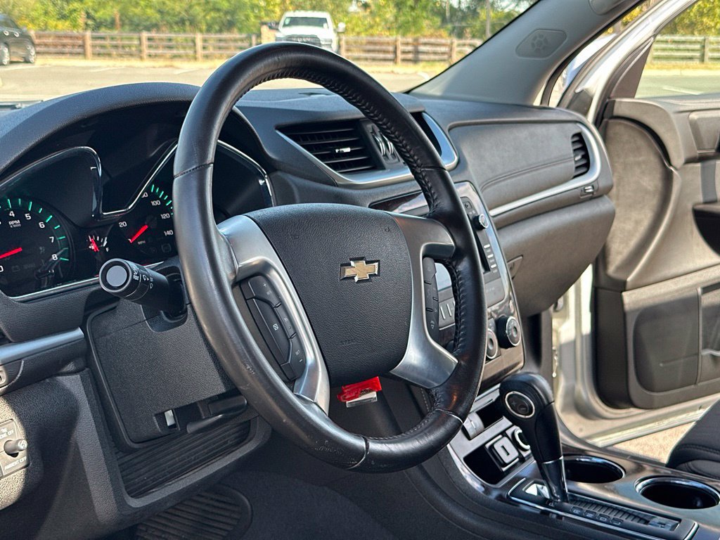 Used 2017 Chevrolet Traverse LT FWD image 30