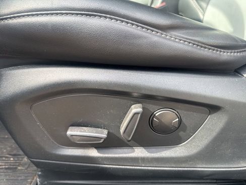 Used 2022 Ford Explorer XLT w/ Equipment Group 202A image 16