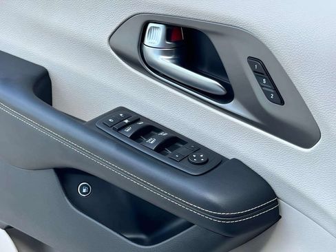Used 2022 Chrysler Pacifica Touring-L FWD image 27