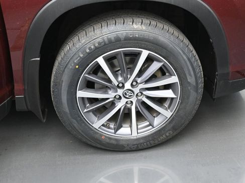 Used 2019 Toyota Highlander XLE image 40