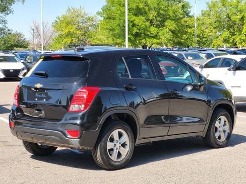 Used 2022 Chevrolet Trax LS w/ Tint and Cruise Package AWD/4WD image 4