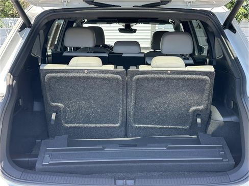 Used 2018 Volkswagen Tiguan SEL Premium w/ R-Line Package AWD/4WD image 32