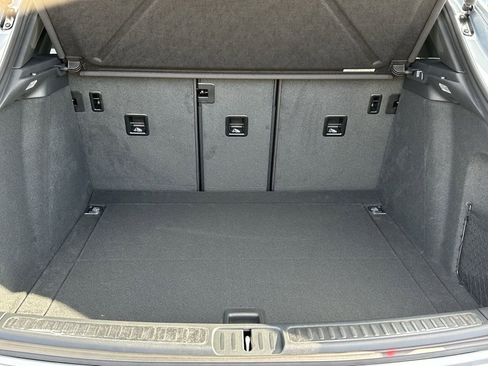 New 2026 Porsche Macan image 18