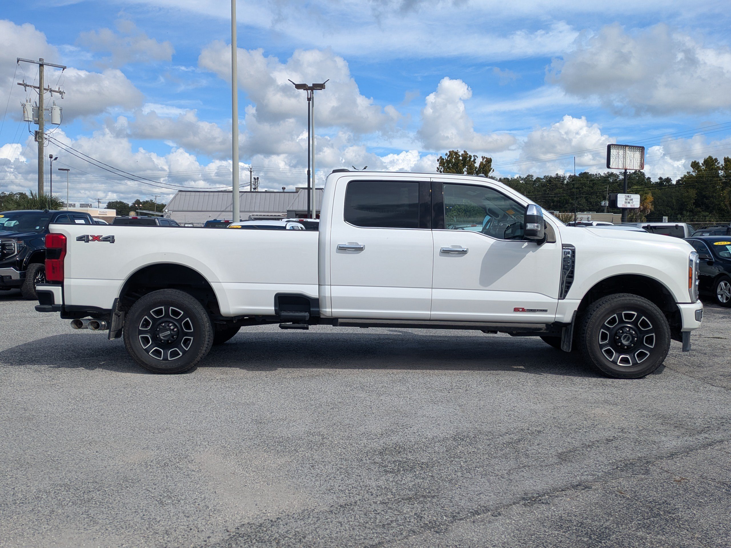 Used 2023 Ford F250 Platinum AWD/4WD image 3