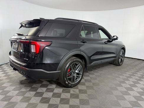 Used 2025 Ford Explorer ST-Line w/ ST-Line Street Pack AWD/4WD image 5