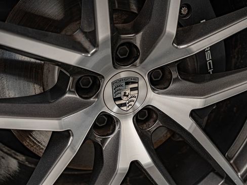 Certified 2025 Porsche Macan AWD/4WD image 13
