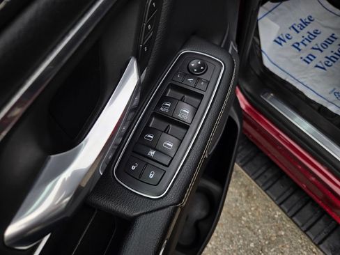 Used 2019 RAM 1500 Laramie AWD/4WD image 12