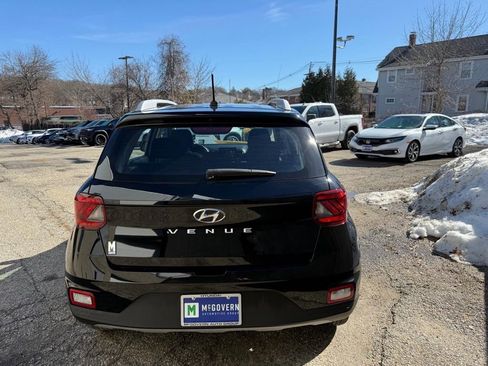Used 2023 Hyundai Venue SEL w/ Cargo Package image 4