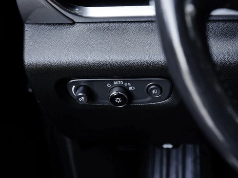 Used 2022 Chevrolet Traverse LT FWD image 33