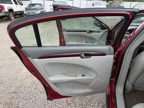 Used 2009 Buick Lucerne CXL FWD image 22
