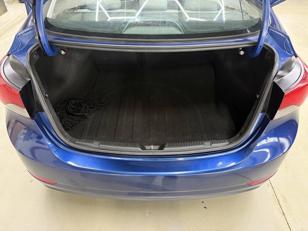 Used 2016 Hyundai Elantra SE w/ Option Group 02 FWD image 9