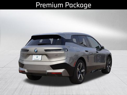 Used 2024 BMW iX xDrive50 w/ Premium Package AWD/4WD image 9