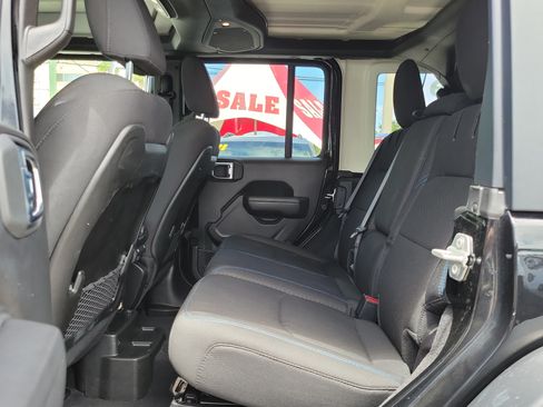 Used 2025 Jeep Wrangler Unlimited Rubicon 4xe w/ Convenience Group AWD/4WD image 8