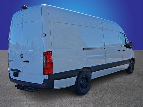 Used 2025 Mercedes-Benz Sprinter 2500 image 4