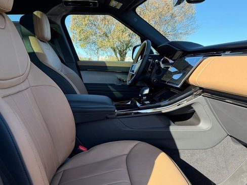 New 2025 Land Rover Range Rover Sport Dynamic SE AWD/4WD image 11