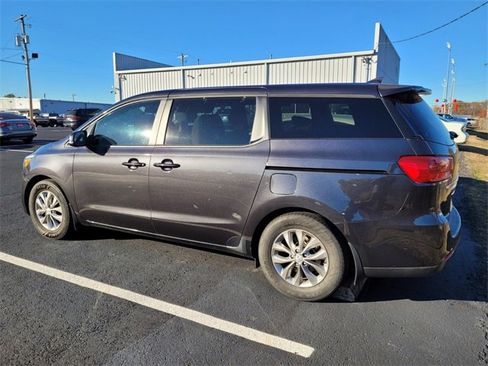 Used 2021 Kia Sedona LX image 7