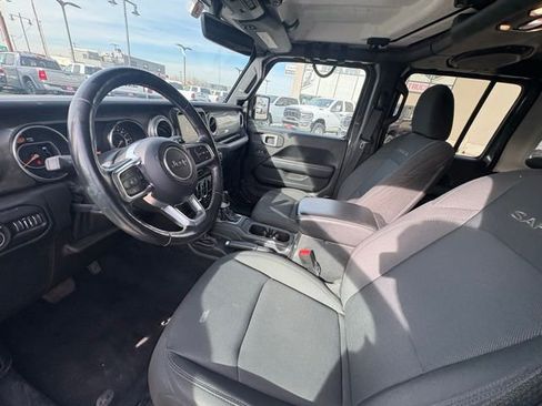 Used 2019 Jeep Wrangler Unlimited Sahara image 14