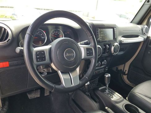 Used 2016 Jeep Wrangler Unlimited Rubicon AWD/4WD image 11