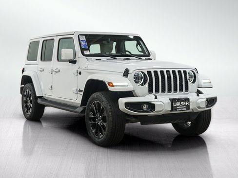 Used 2022 Jeep Wrangler Unlimited Sahara AWD/4WD image 8