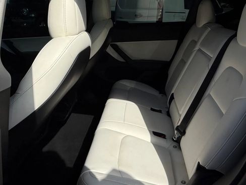 Used 2021 Tesla Model Y Long Range image 14