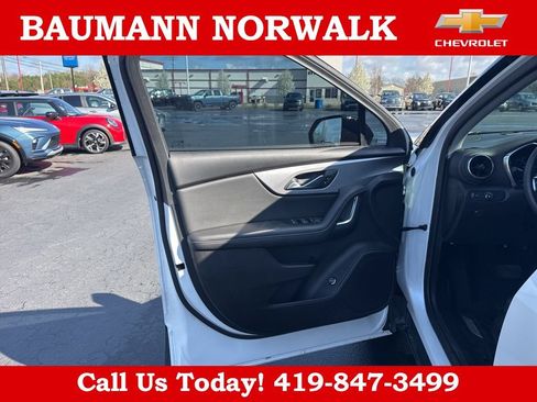 Used 2024 Chevrolet Blazer LT w/ Convenience Package FWD image 11