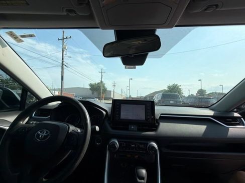 Used 2019 Toyota RAV4 XLE FWD image 15