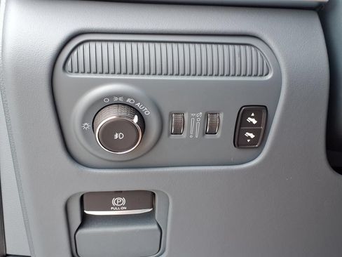 Used 2024 Jeep Grand Wagoneer Series III AWD/4WD image 21