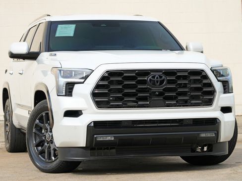 Used 2024 Toyota Sequoia Platinum AWD/4WD image 4