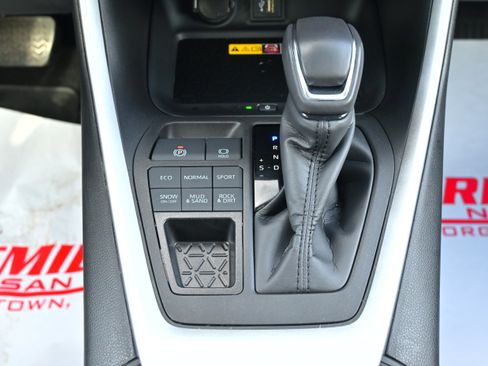 Used 2023 Toyota RAV4 XLE Premium image 20