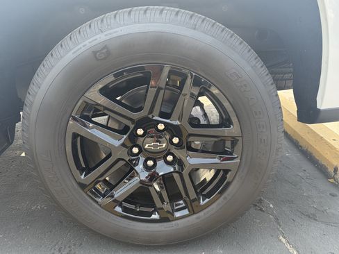 Used 2026 Chevrolet Silverado 1500 RST w/ LPO, Dark Essentials Package AWD/4WD image 12