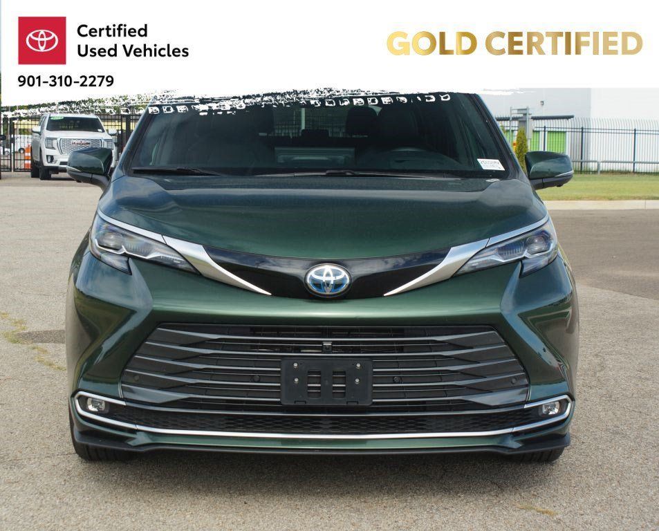 Used 2025 Toyota Sienna Platinum AWD/4WD image 28
