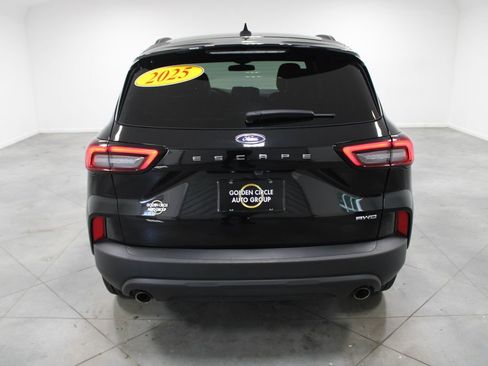Used 2025 Ford Escape ST-Line AWD/4WD image 8