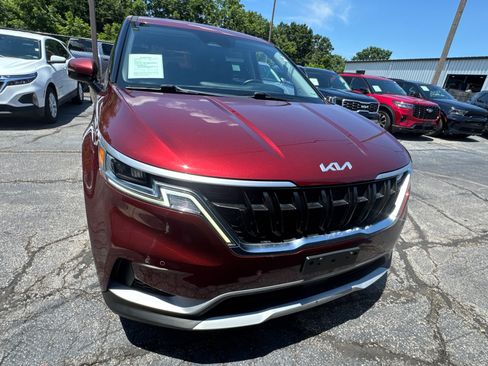 Used 2022 Kia Carnival EX FWD image 2
