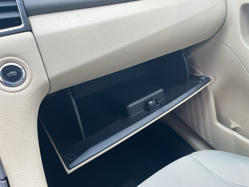Used 2019 Ford Taurus SE FWD image 24