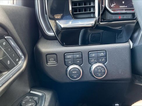 Used 2024 GMC Sierra 3500 SLT w/ SLT Premium Package AWD/4WD image 31