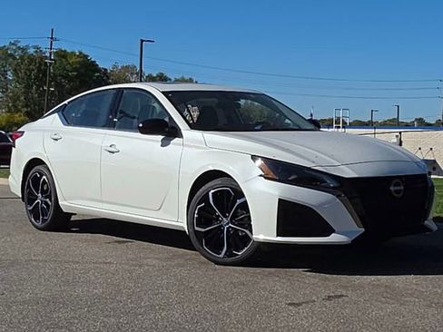 New 2025 Nissan Altima 2.5 SR w/ SR Premium Package image 2