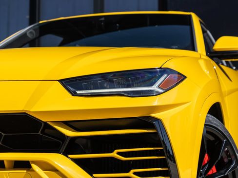 Used 2021 Lamborghini Urus AWD/4WD image 17