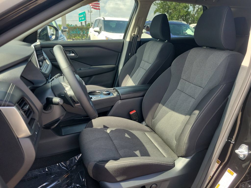 Certified 2026 Nissan Rogue SV AWD/4WD image 16