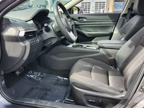 Used 2025 Nissan Altima 2.5 SV FWD image 9