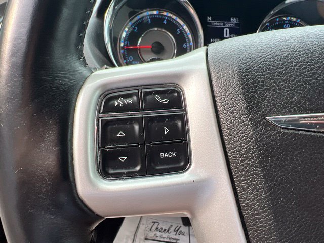 Used 2016 Chrysler Town & Country Touring-L w/ Driver Convenience Group FWD image 26