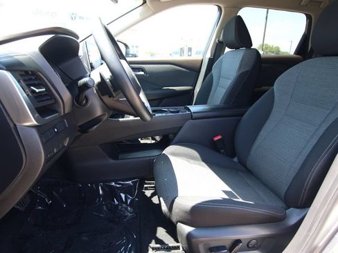 Used 2023 Nissan Rogue SV AWD/4WD image 6