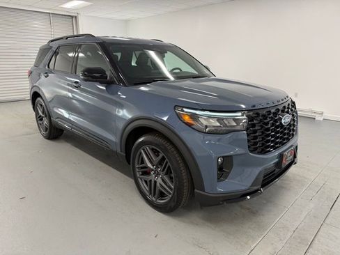 New 2026 Ford Explorer ST-Line w/ ST-Line Street Pack image 3