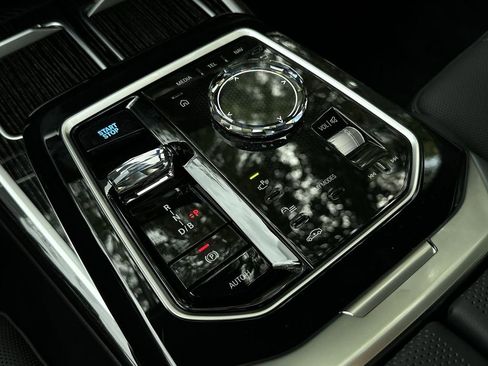 New 2025 BMW i7 xDrive60 image 24