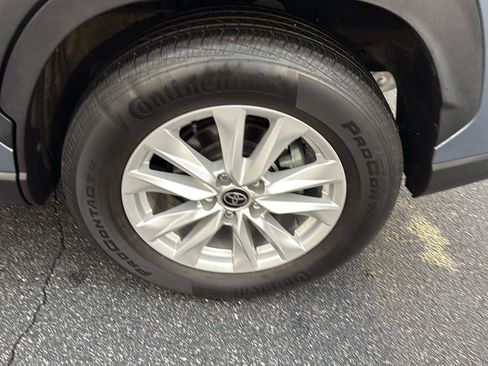 Certified 2022 Toyota Corolla Cross LE image 30