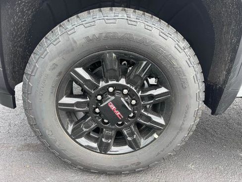 New 2025 GMC Sierra 2500 AT4 w/ AT4 Premium Plus Package image 10