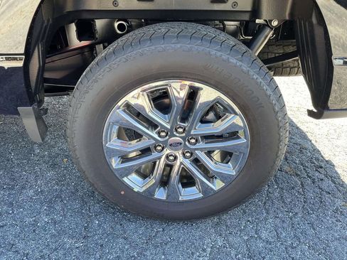 New 2025 Ford F150 Lariat w/ Equipment Group 501A Mid image 21