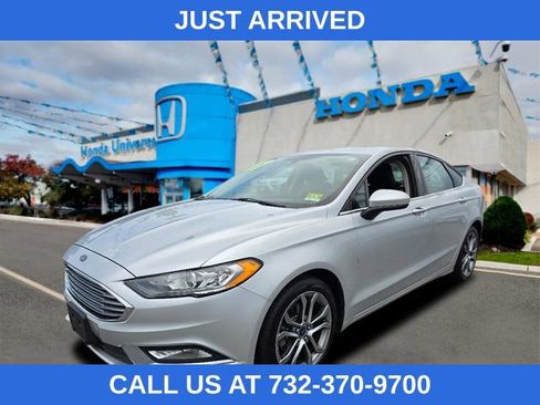 Used 2017 Ford Fusion SE w/ Equipment Group 201A FWD image 1
