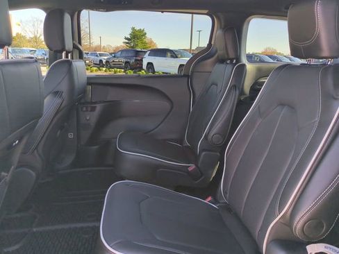 New 2026 Chrysler Pacifica Limited w/ S Appearance Package image 13